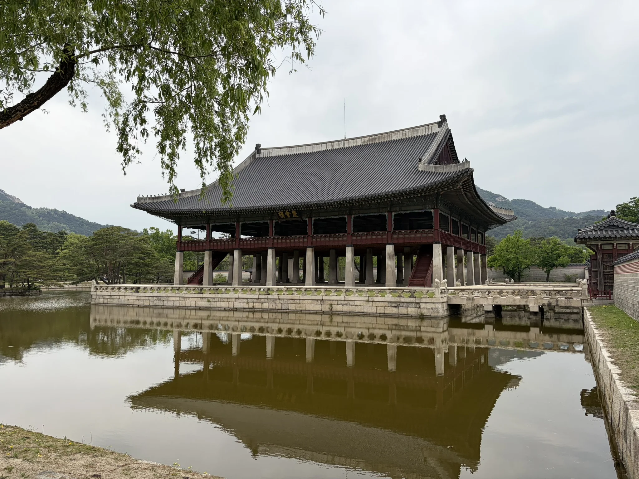 Dressing Up at Gyeongbokgung